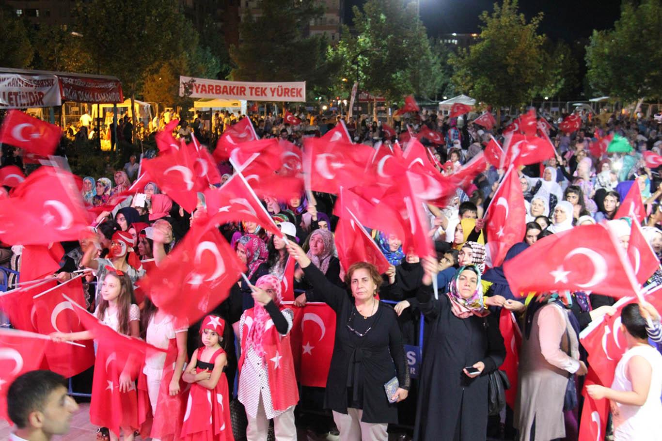 Diyarbakır’da darbe karşıtı gösteri 24’üncü gününde devam etti